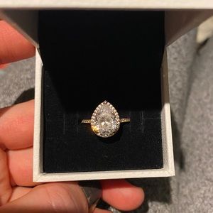Pandora sparkling teardrop halo ring rose gold